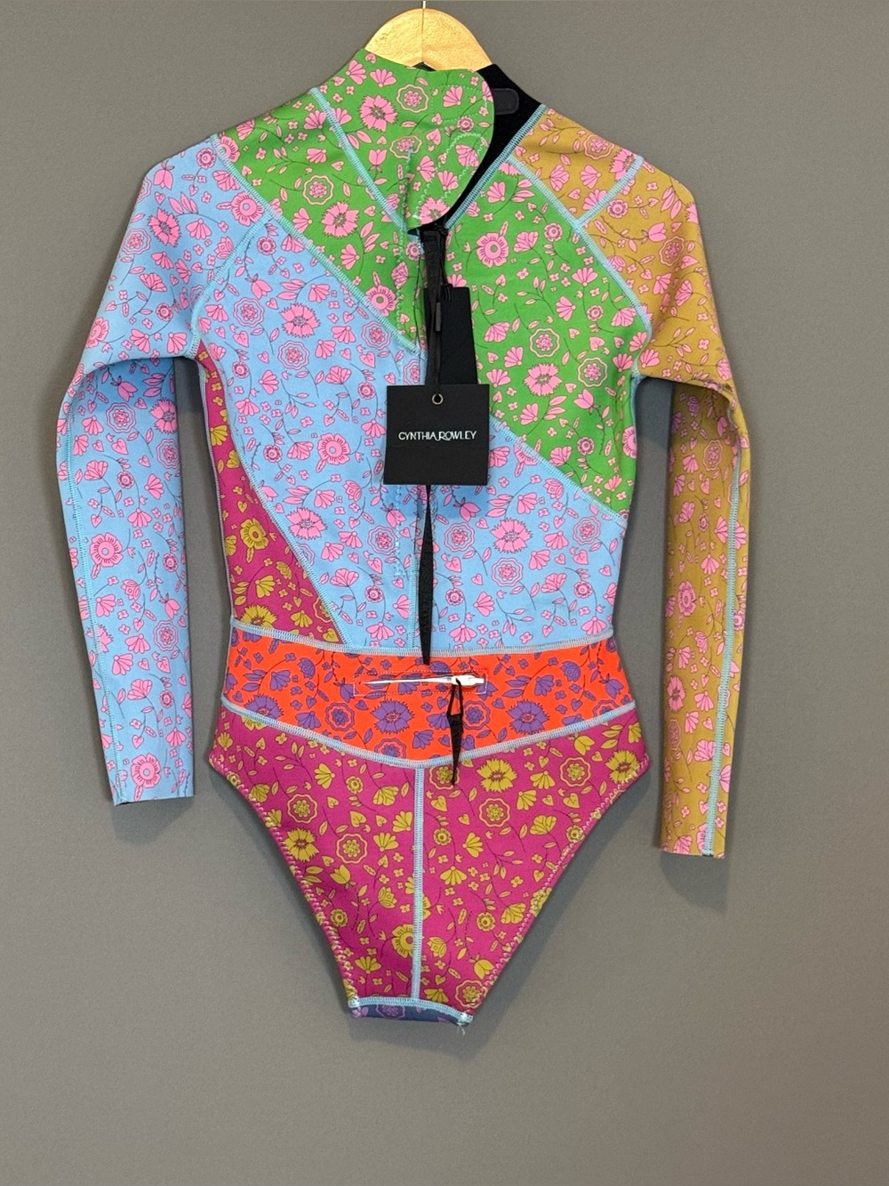 Cynthia Rowley Patchwork Floral Wetsuit Surf Suit Womens Large SPF 50 NEW - Picture 4 of 14